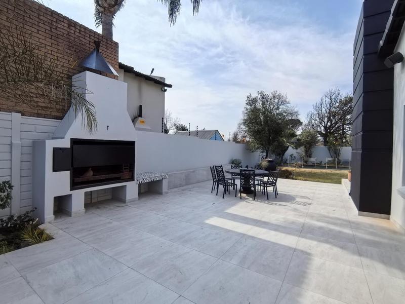 To Let 4 Bedroom Property for Rent in Bedfordview Gauteng