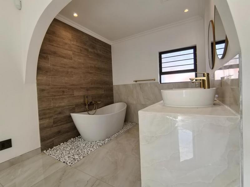 To Let 4 Bedroom Property for Rent in Bedfordview Gauteng