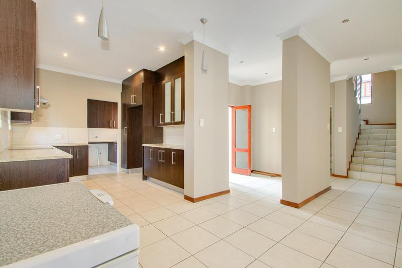 To Let 4 Bedroom Property for Rent in Broadacres Gauteng