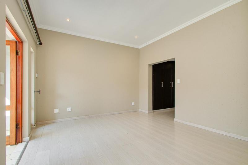 To Let 4 Bedroom Property for Rent in Broadacres Gauteng