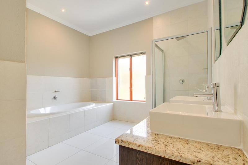 To Let 4 Bedroom Property for Rent in Broadacres Gauteng