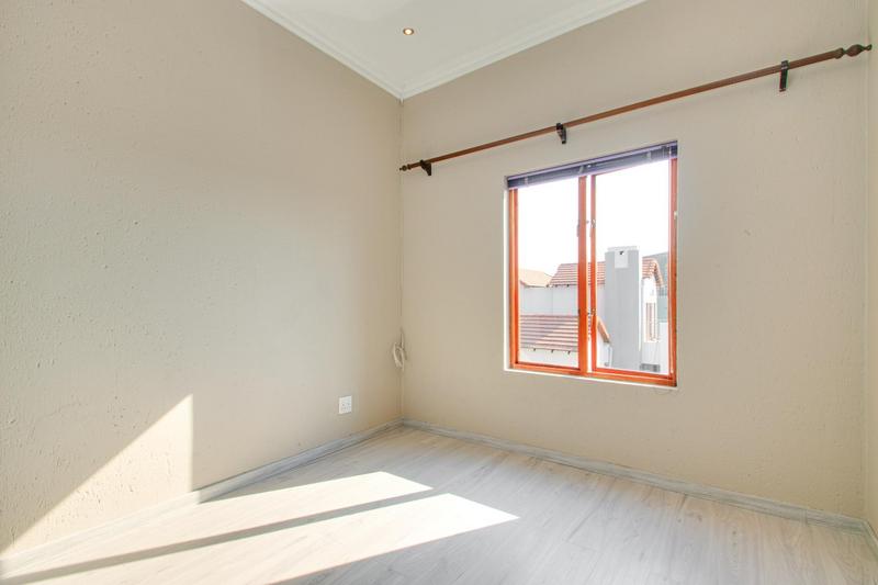 To Let 4 Bedroom Property for Rent in Broadacres Gauteng