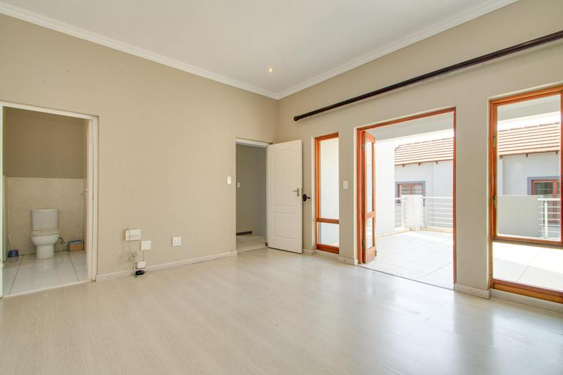 To Let 4 Bedroom Property for Rent in Broadacres Gauteng