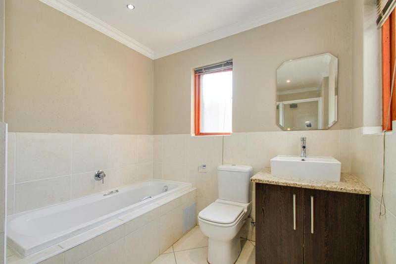 To Let 4 Bedroom Property for Rent in Broadacres Gauteng