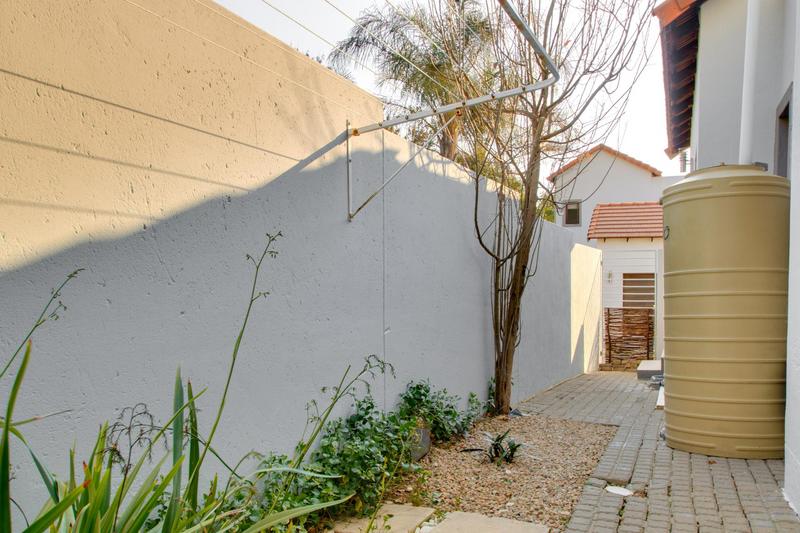 To Let 4 Bedroom Property for Rent in Broadacres Gauteng