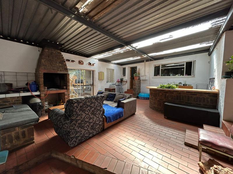 6 Bedroom Property for Sale in Valhalla Gauteng