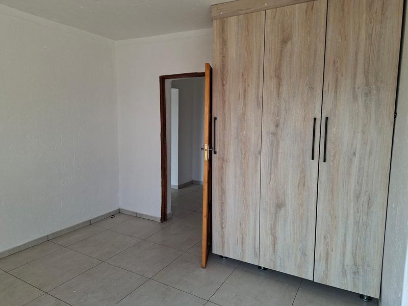 To Let 2 Bedroom Property for Rent in Naturena Gauteng