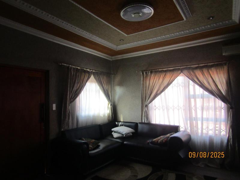 5 Bedroom Property for Sale in Vosloorus Gauteng