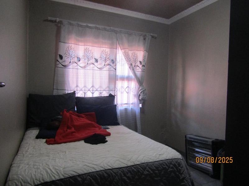 5 Bedroom Property for Sale in Vosloorus Gauteng