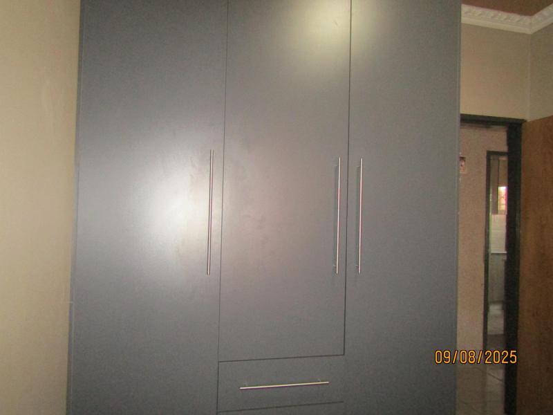 5 Bedroom Property for Sale in Vosloorus Gauteng