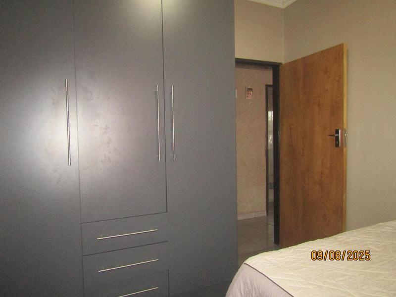 5 Bedroom Property for Sale in Vosloorus Gauteng