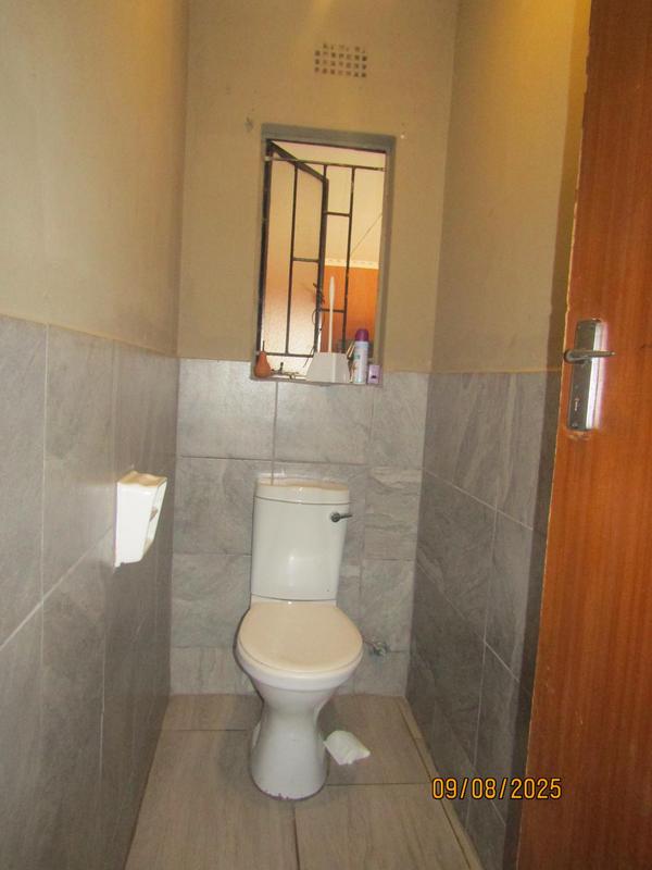 5 Bedroom Property for Sale in Vosloorus Gauteng