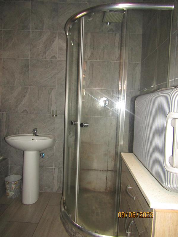 5 Bedroom Property for Sale in Vosloorus Gauteng