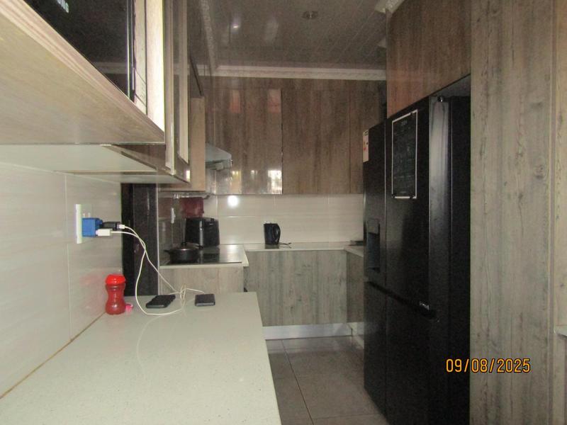 5 Bedroom Property for Sale in Vosloorus Gauteng