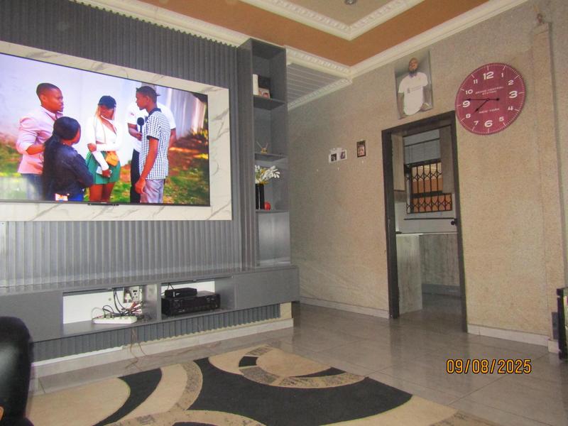 5 Bedroom Property for Sale in Vosloorus Gauteng