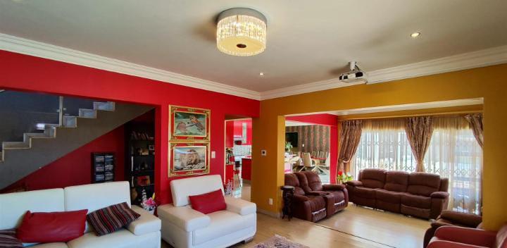 5 Bedroom Property for Sale in Parkhaven Gauteng