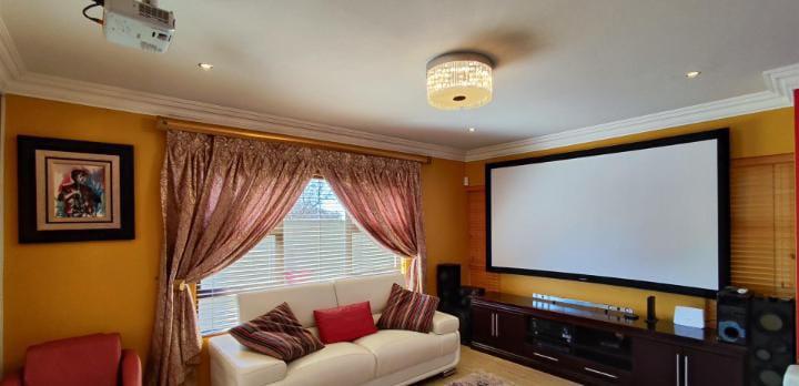 5 Bedroom Property for Sale in Parkhaven Gauteng