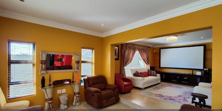 5 Bedroom Property for Sale in Parkhaven Gauteng