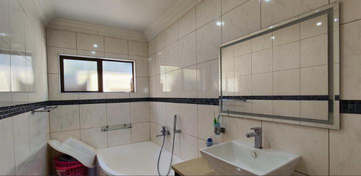 5 Bedroom Property for Sale in Parkhaven Gauteng