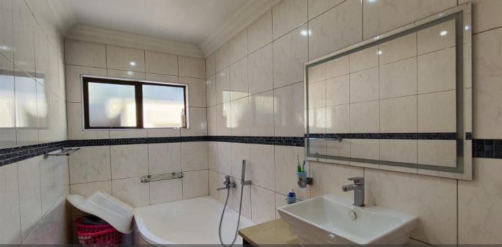 5 Bedroom Property for Sale in Parkhaven Gauteng