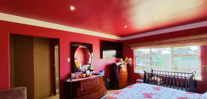 5 Bedroom Property for Sale in Parkhaven Gauteng