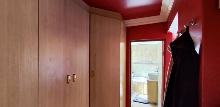 5 Bedroom Property for Sale in Parkhaven Gauteng