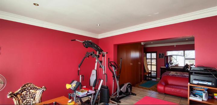 5 Bedroom Property for Sale in Parkhaven Gauteng