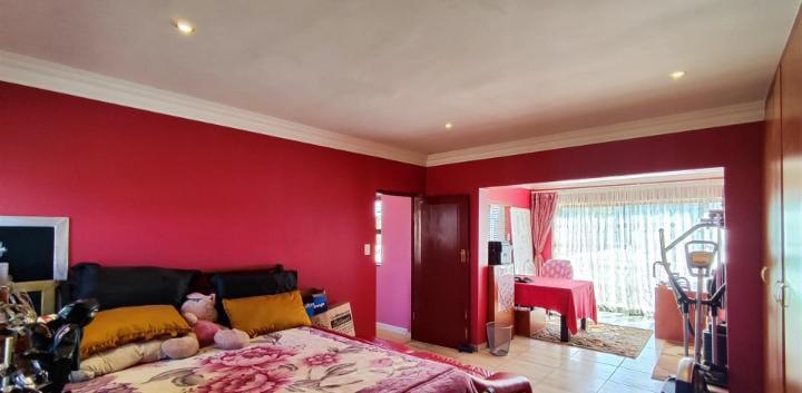 5 Bedroom Property for Sale in Parkhaven Gauteng