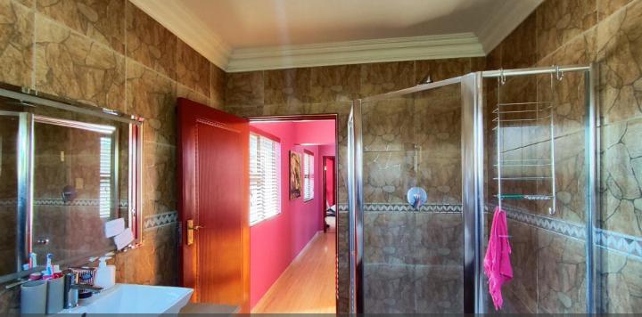 5 Bedroom Property for Sale in Parkhaven Gauteng