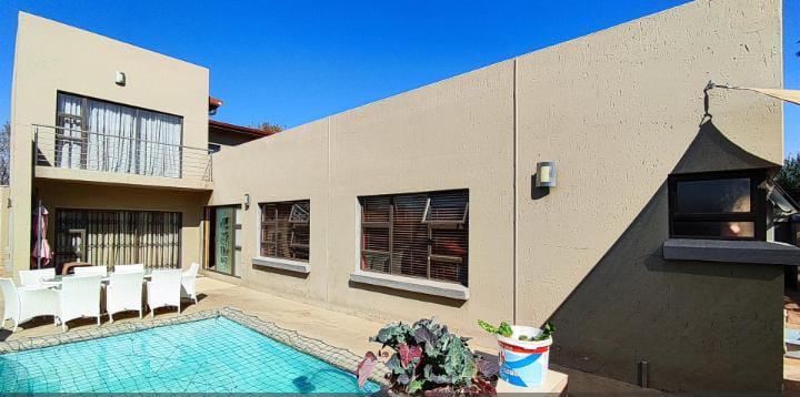 5 Bedroom Property for Sale in Parkhaven Gauteng
