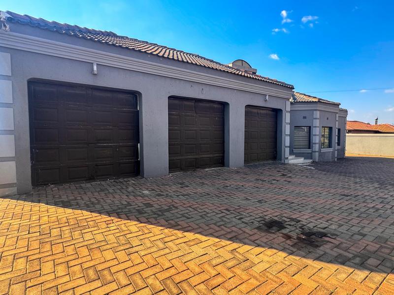 4 Bedroom Property for Sale in Kagiso Gauteng