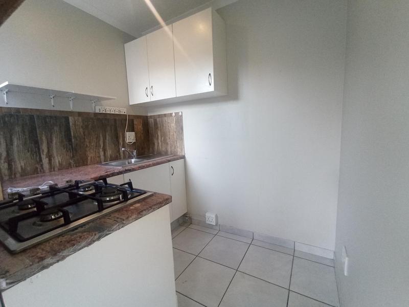 To Let 1 Bedroom Property for Rent in Discovery Gauteng
