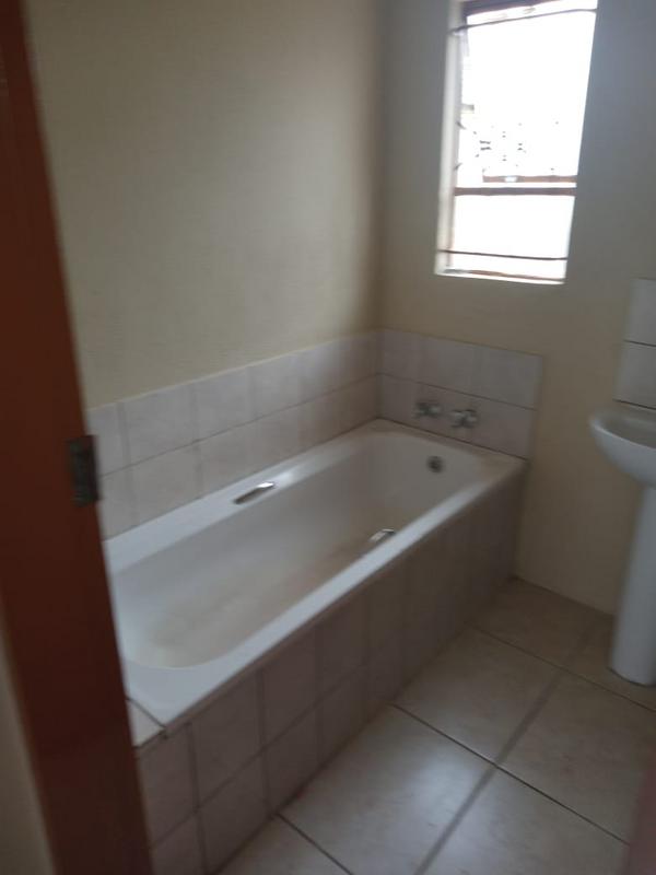 To Let 2 Bedroom Property for Rent in Birch Acres Gauteng