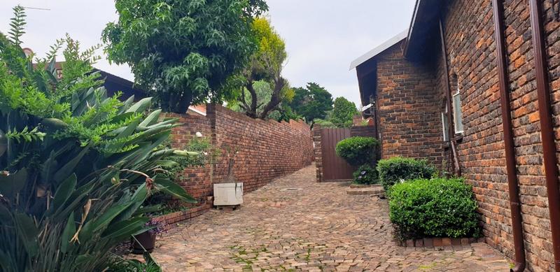 To Let 2 Bedroom Property for Rent in Buccleuch Gauteng