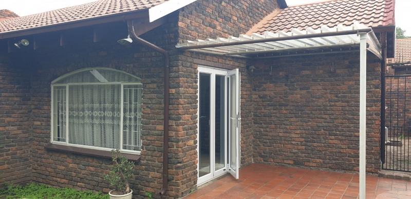To Let 2 Bedroom Property for Rent in Buccleuch Gauteng