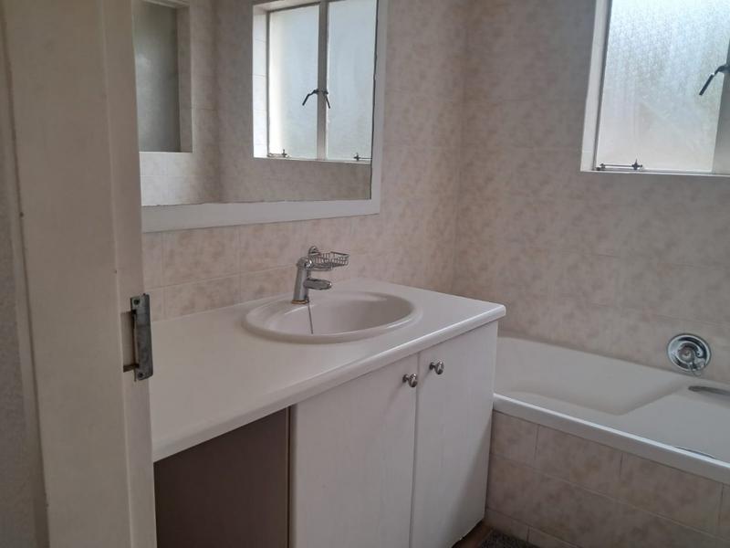 To Let 2 Bedroom Property for Rent in Hyde Park Gauteng