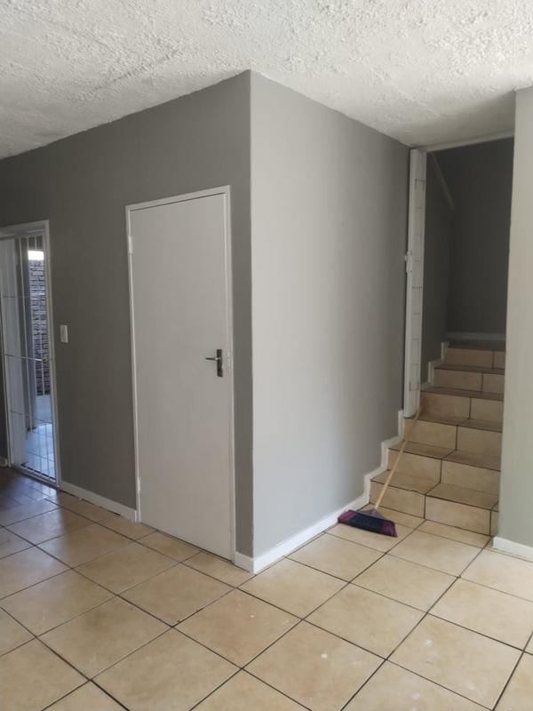 To Let 3 Bedroom Property for Rent in Clayville Gauteng