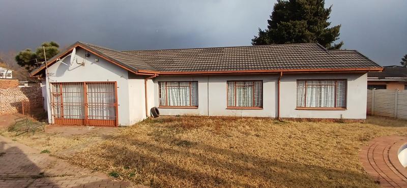 4 Bedroom Property for Sale in Clayville Gauteng