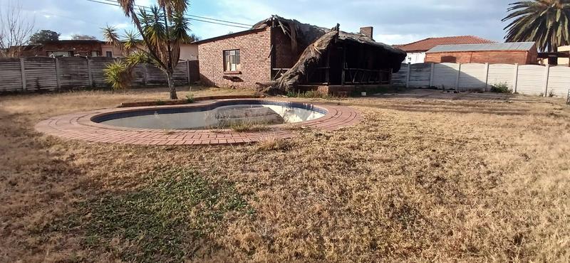 4 Bedroom Property for Sale in Clayville Gauteng