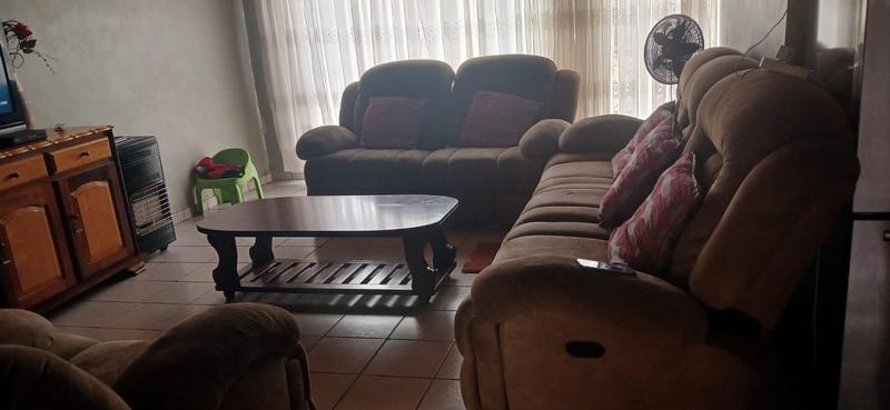 4 Bedroom Property for Sale in Clayville Gauteng