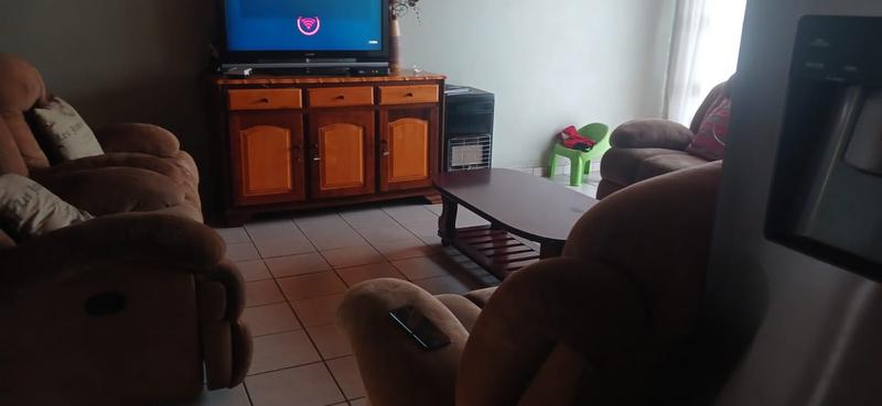 4 Bedroom Property for Sale in Clayville Gauteng