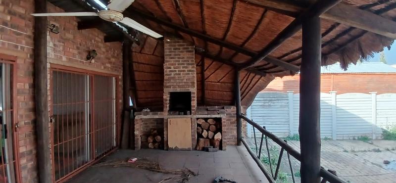 4 Bedroom Property for Sale in Clayville Gauteng