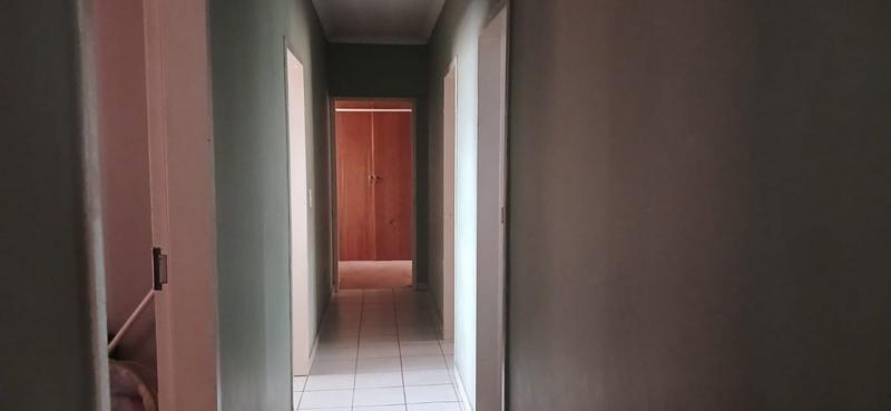 4 Bedroom Property for Sale in Clayville Gauteng