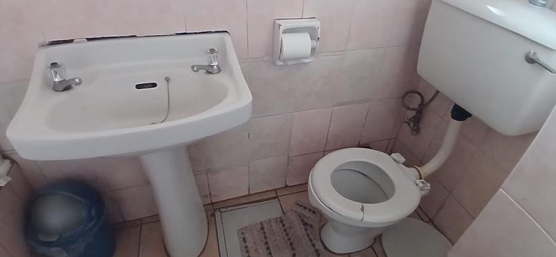 4 Bedroom Property for Sale in Clayville Gauteng