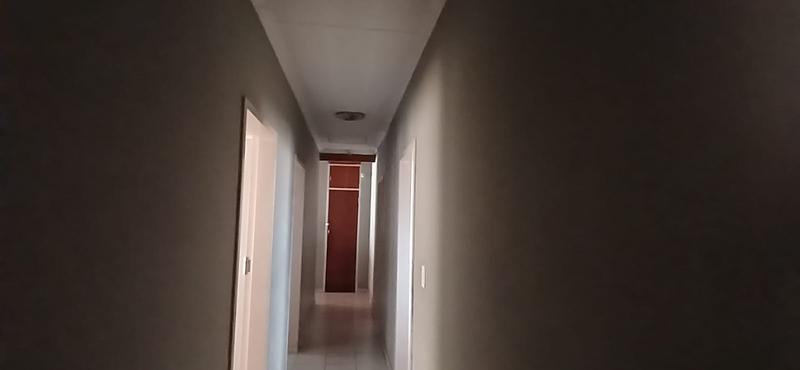 4 Bedroom Property for Sale in Clayville Gauteng