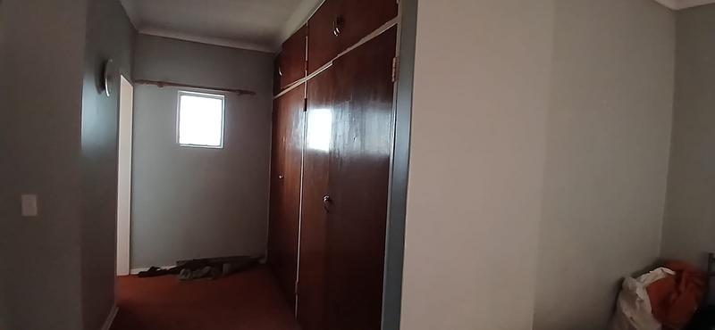 4 Bedroom Property for Sale in Clayville Gauteng