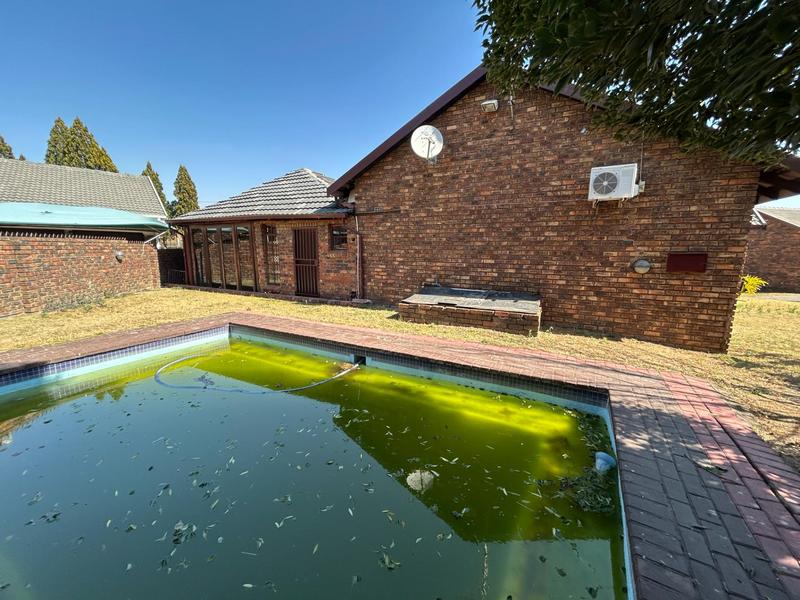To Let 3 Bedroom Property for Rent in Rooihuiskraal Gauteng