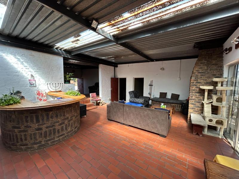 6 Bedroom Property for Sale in Valhalla Gauteng