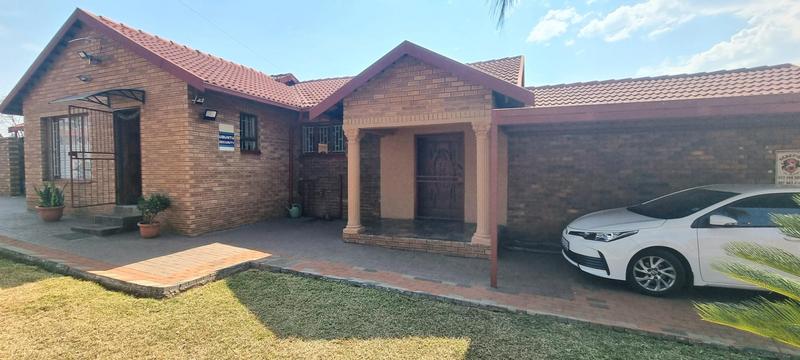 3 Bedroom Property for Sale in Heuweloord Gauteng
