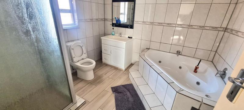 3 Bedroom Property for Sale in Heuweloord Gauteng
